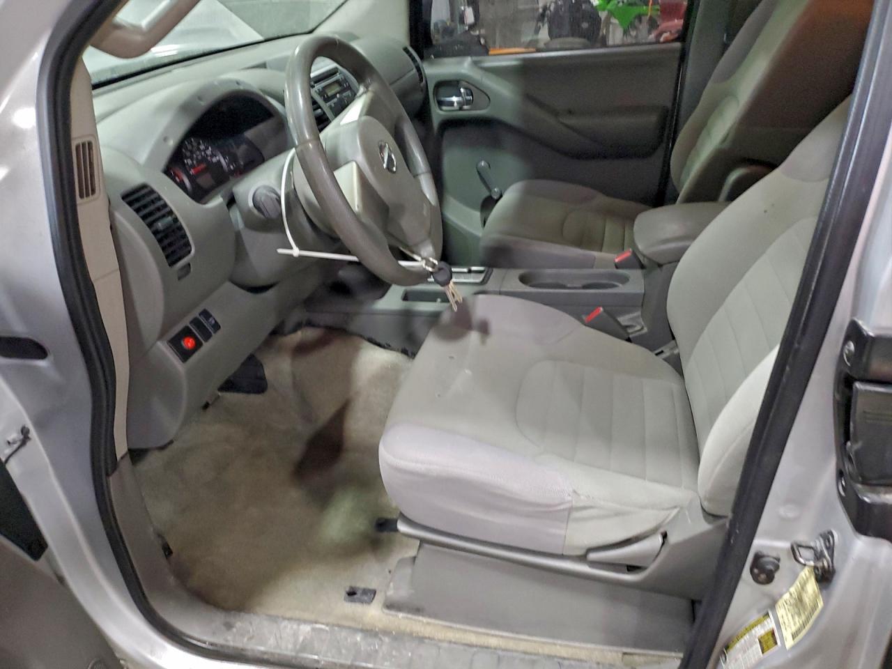 Nissan Frontier S Image 5