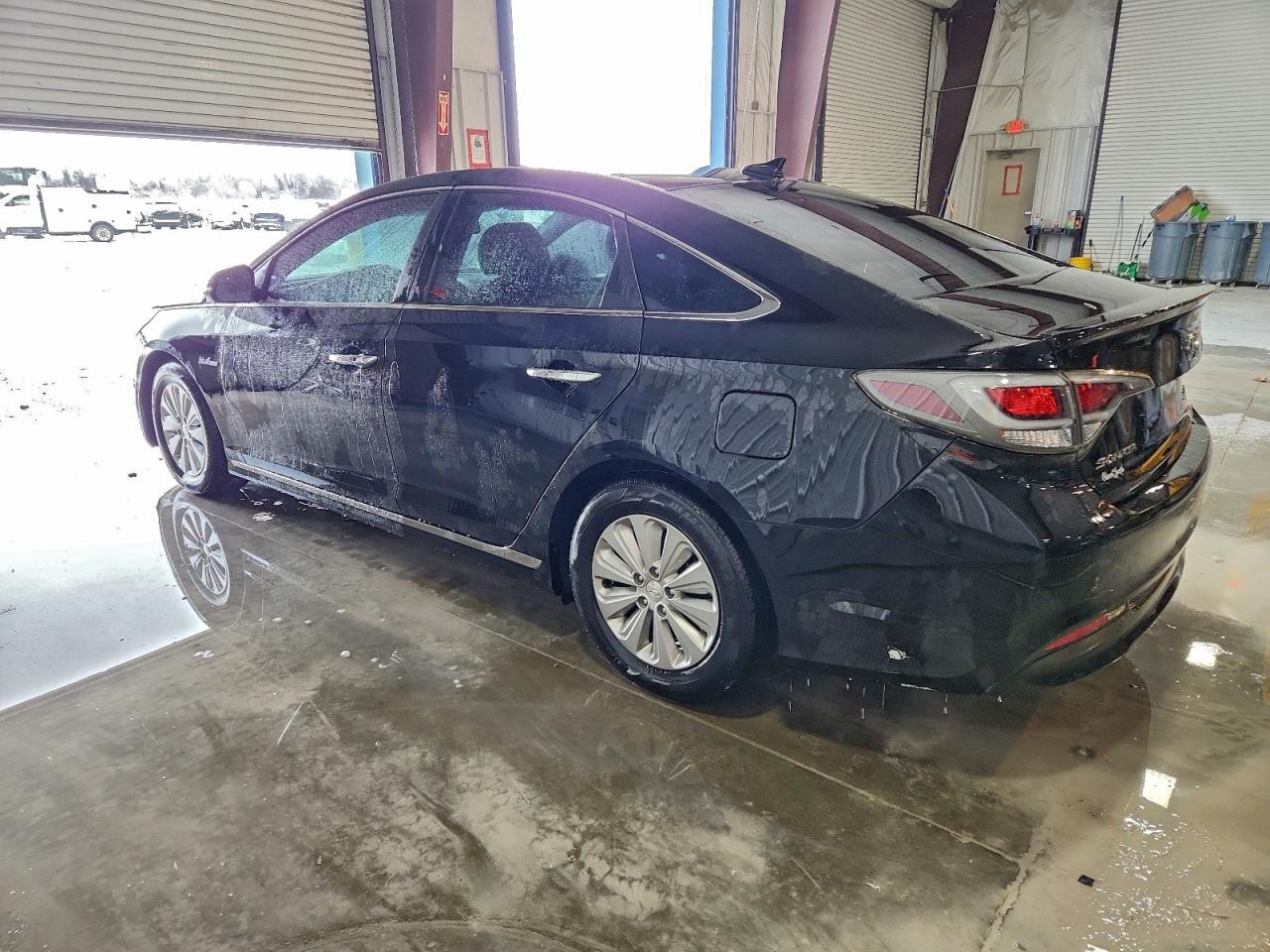 Hyundai SONATA Hybrid Image 2