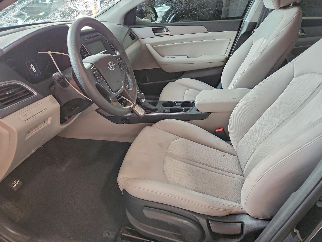 Hyundai SONATA Hybrid Image 4