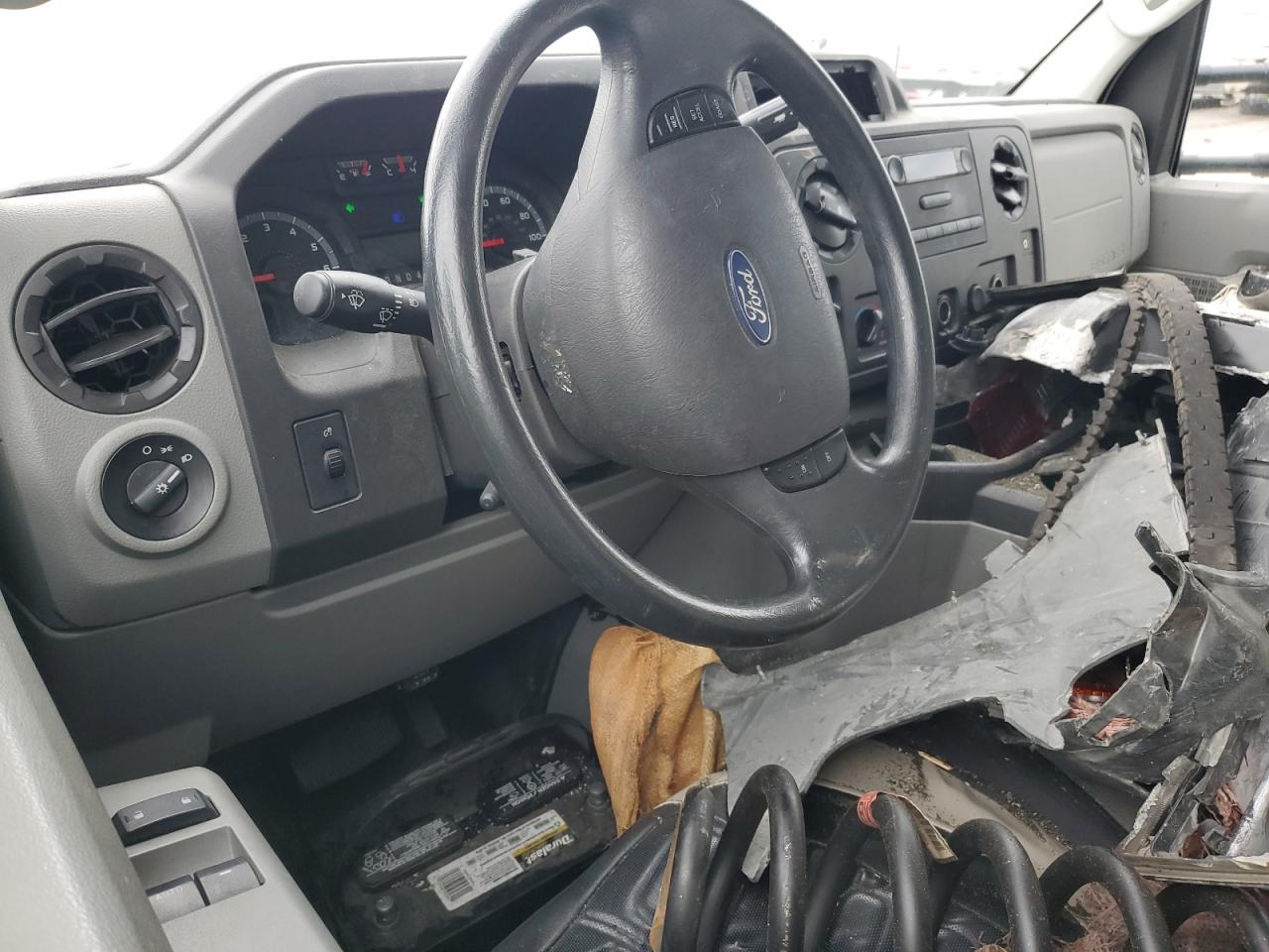 Ford Econoline E350 Super Duty Cutaway Van Image 11