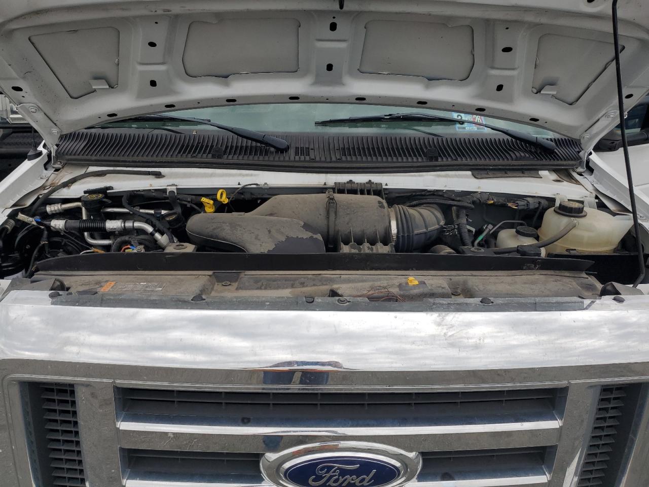 Ford Econoline E350 Super Duty Cutaway Van Image 9