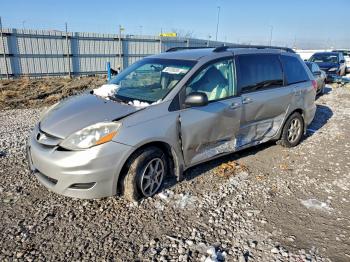  Salvage Toyota Sienna