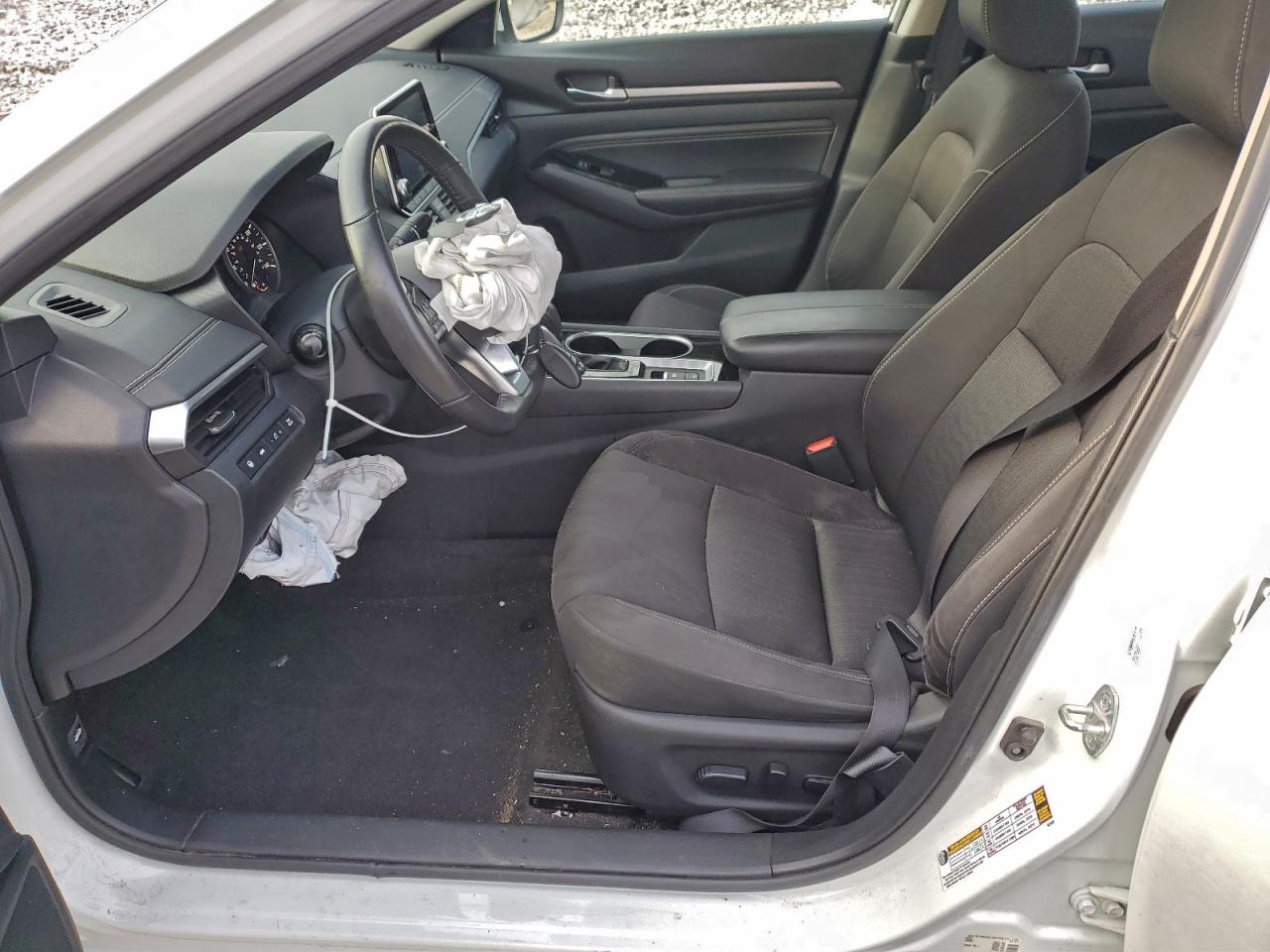 Nissan Altima Sv Image 2