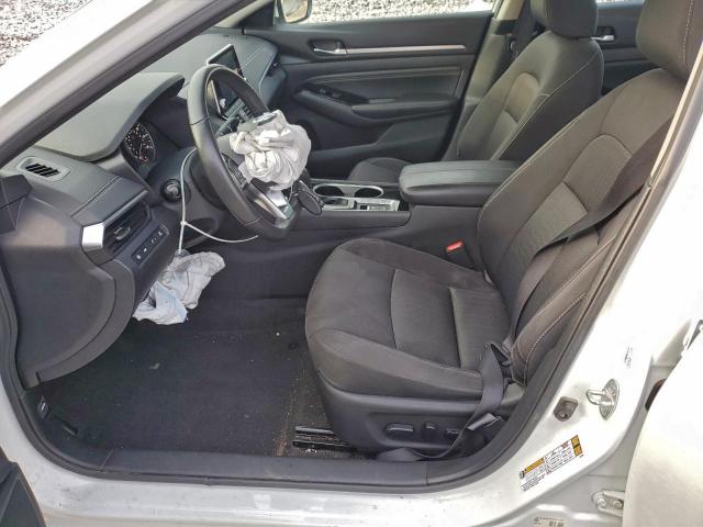 Nissan Altima Sv Image 2