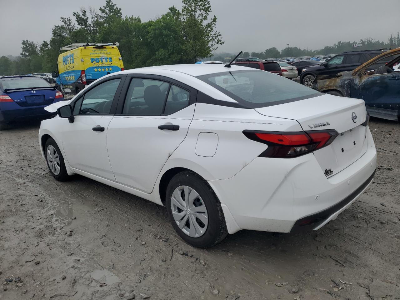 Nissan Versa S Image 3