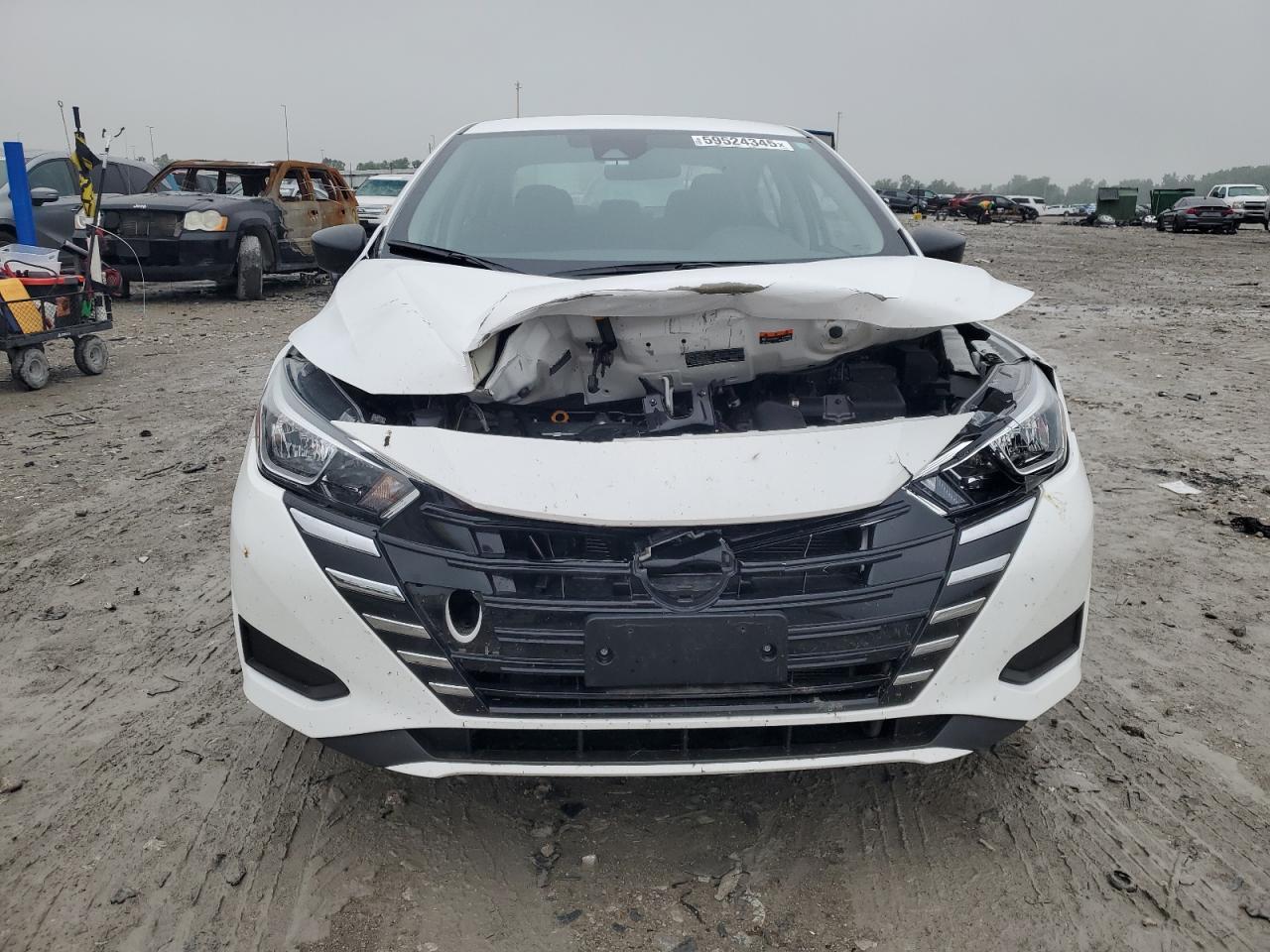 Nissan Versa S Image 2