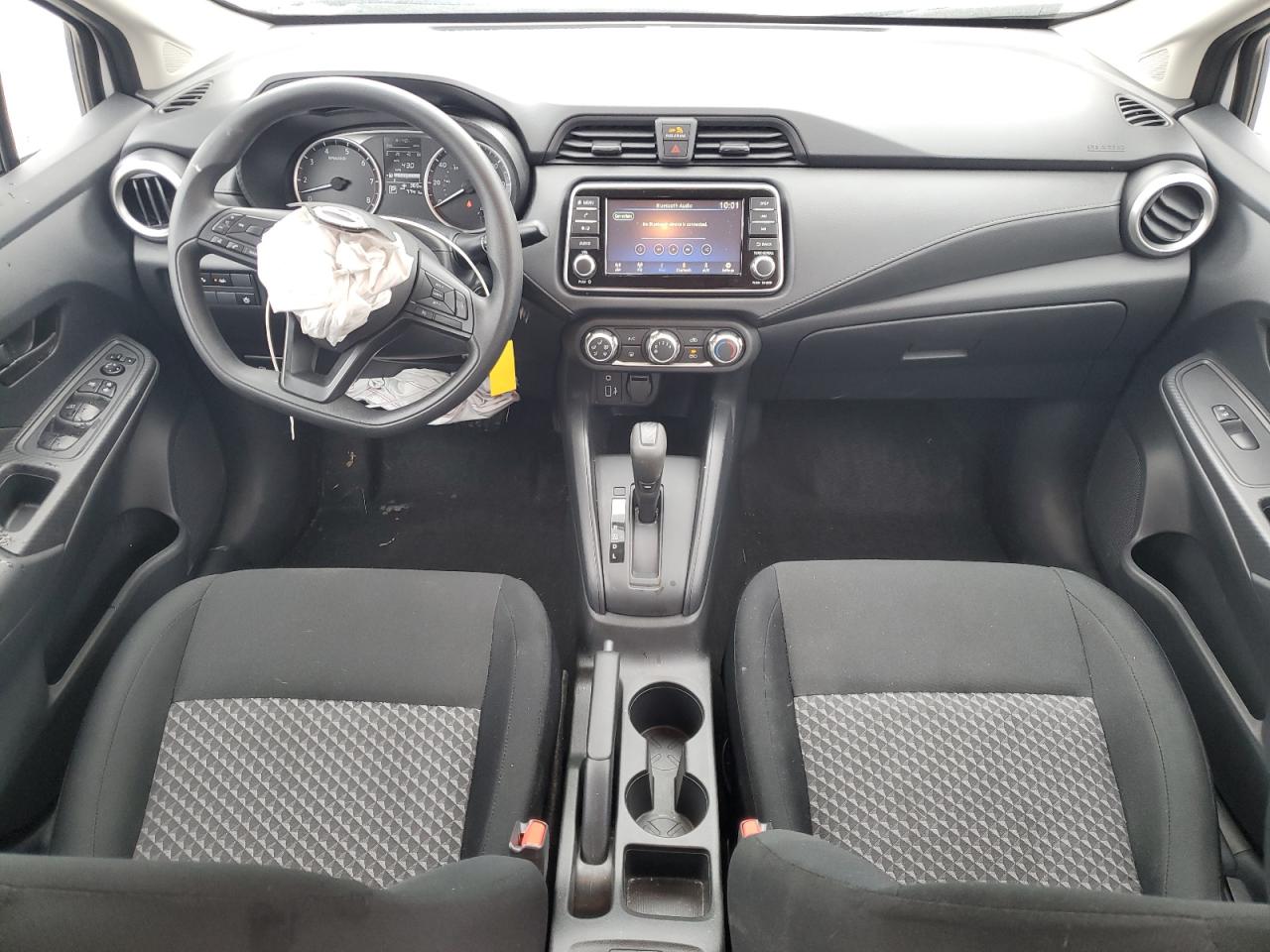 Nissan Versa S Image 10