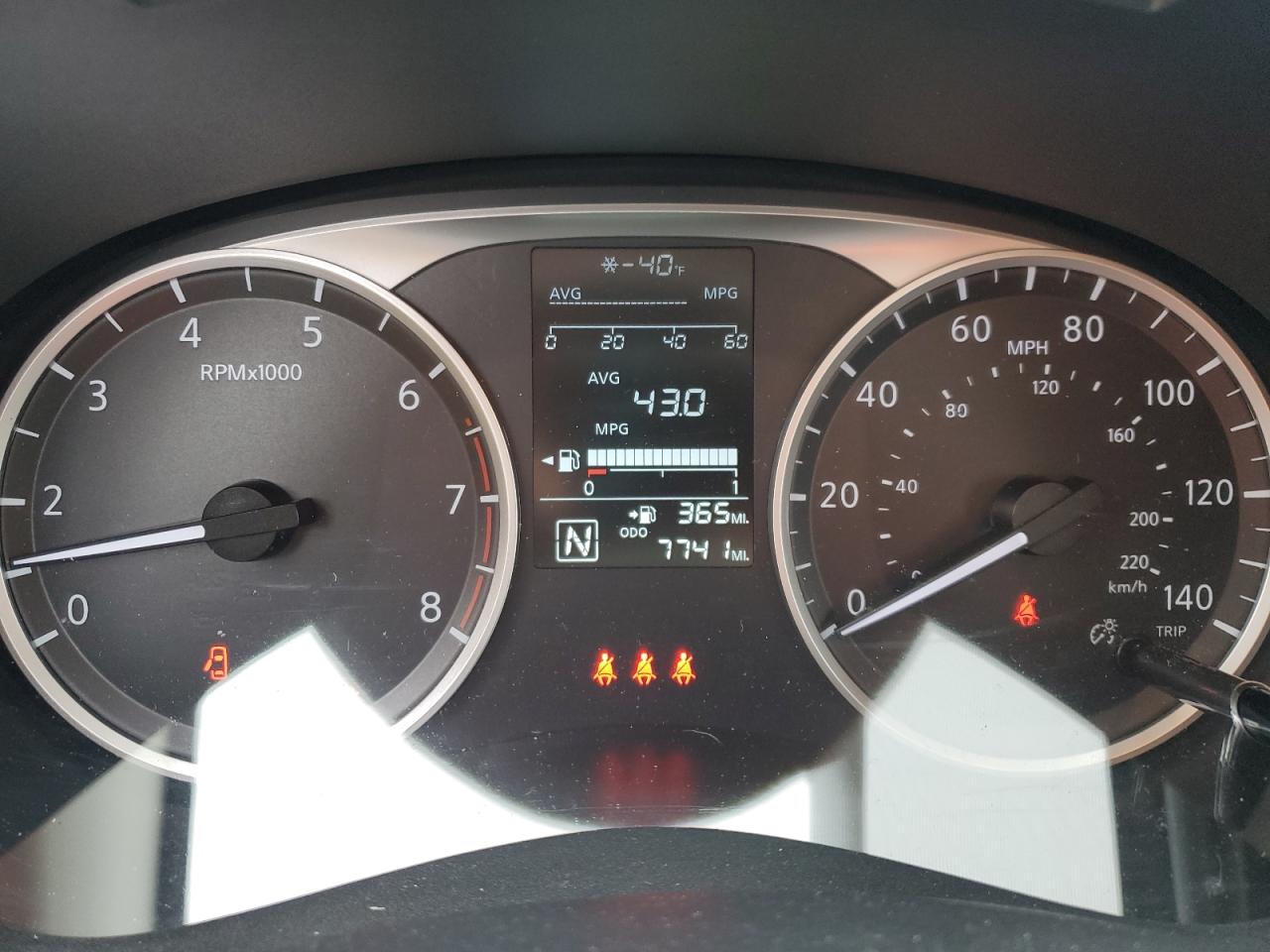 Nissan Versa S Image 8