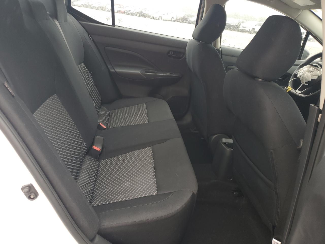 Nissan Versa S Image 9