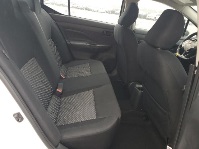 Nissan Versa S Image 9