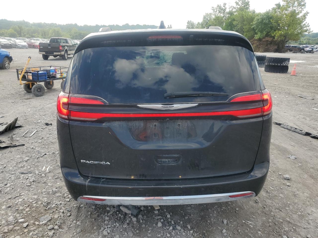 Chrysler Pacifica Touring L Image 7