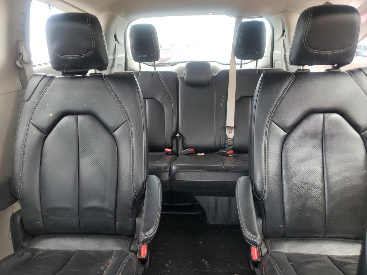 Chrysler Pacifica Touring L Image 11