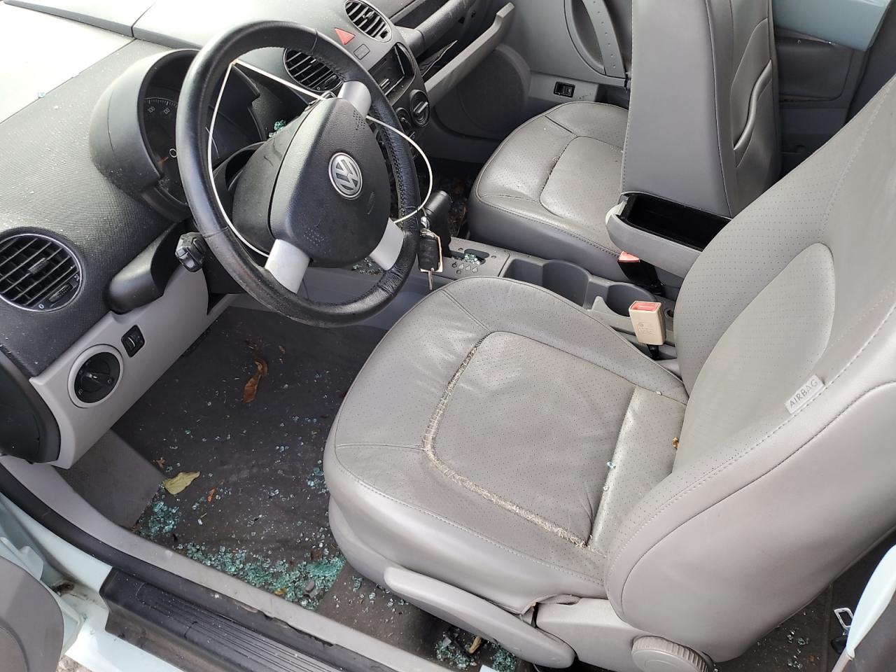 Volkswagen Beetle Convertible Option Package 2 Image 10