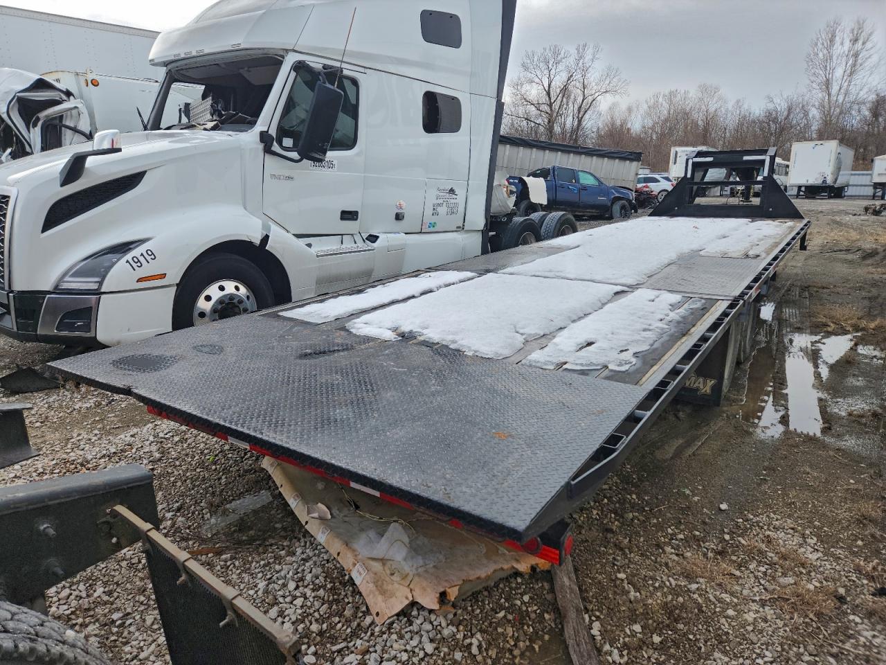 Load Trail 102x32 Hyd Image 3