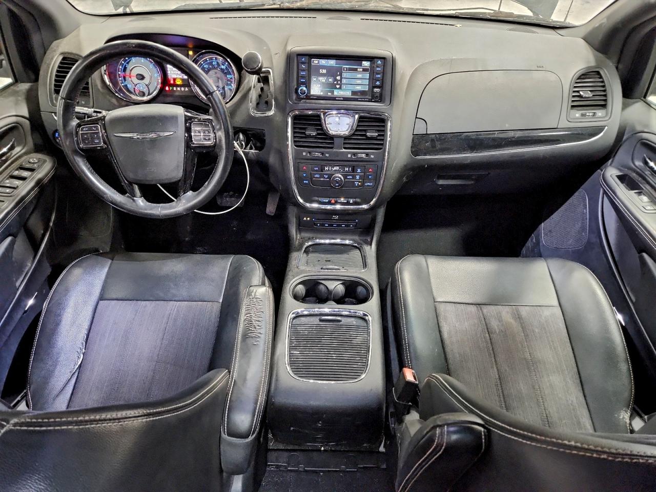 Chrysler Minivan S Image 9