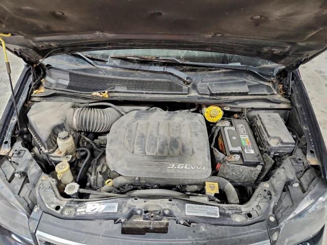 Chrysler Minivan S Image 10