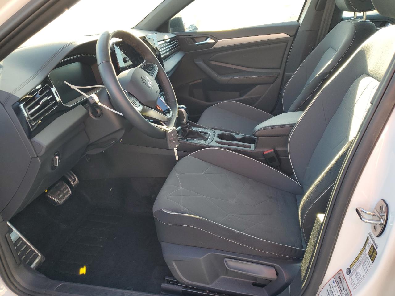 Volkswagen Jetta Sport Image 8