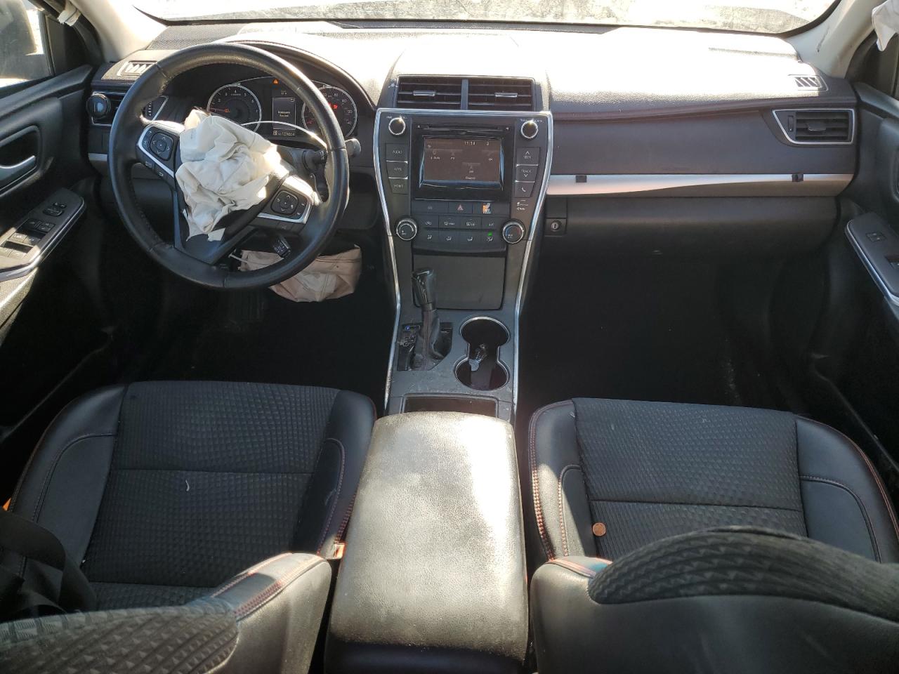 Toyota Camry Le Image 12