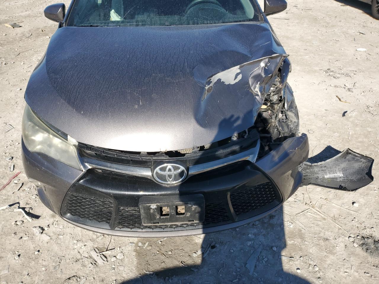 Toyota Camry Le Image 7