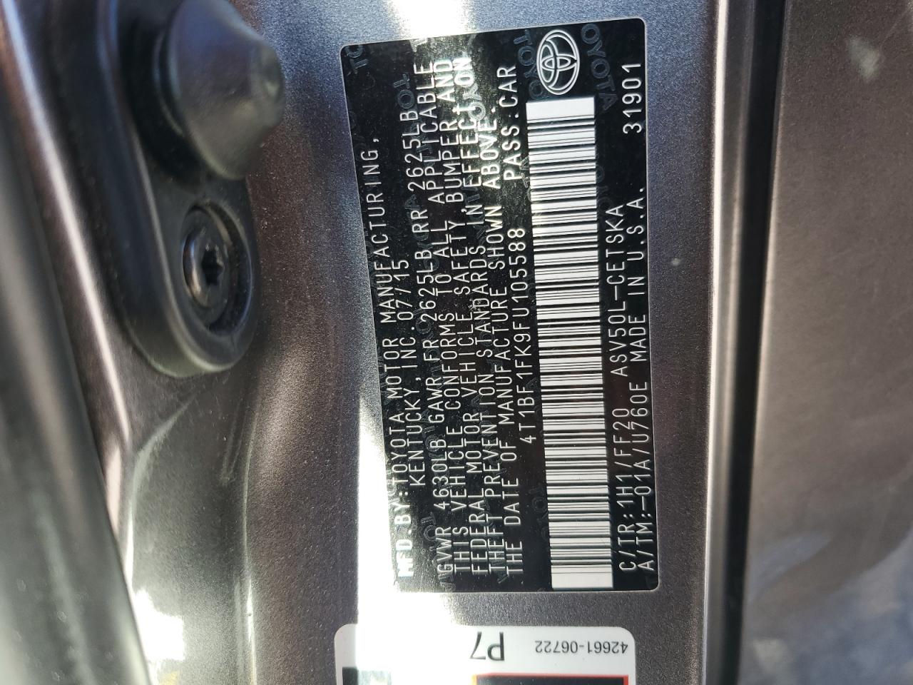 Toyota Camry Le Image 6