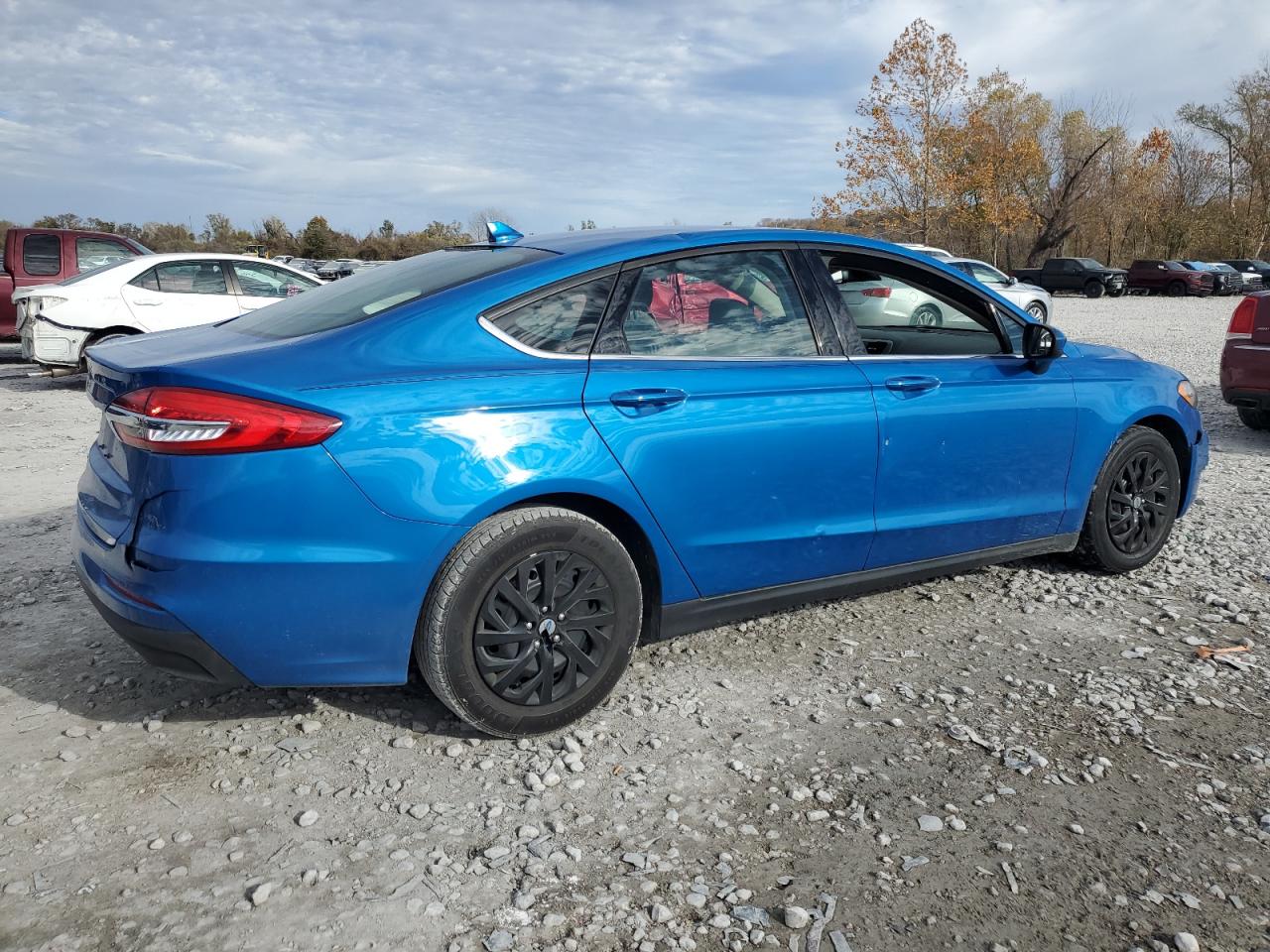 Ford Fusion S Image 11