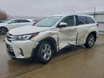  Salvage Toyota Highlander