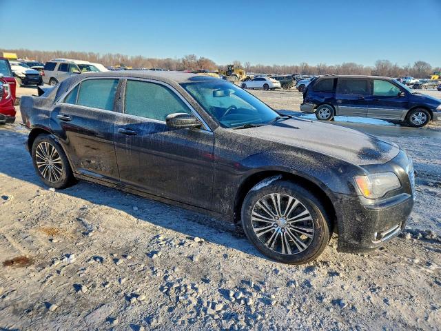 Chrysler 300 S Image 8