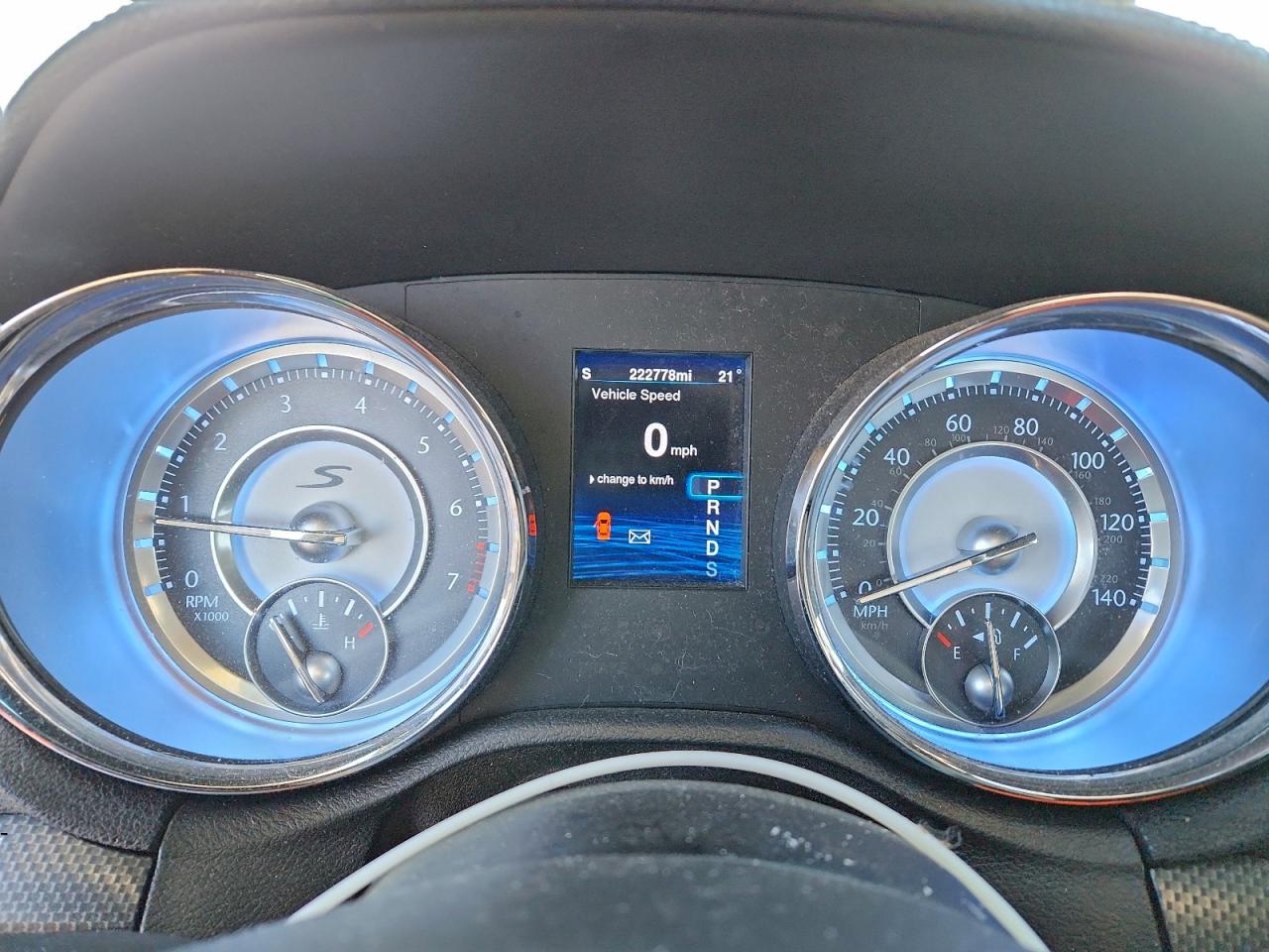 Chrysler 300 S Image 2