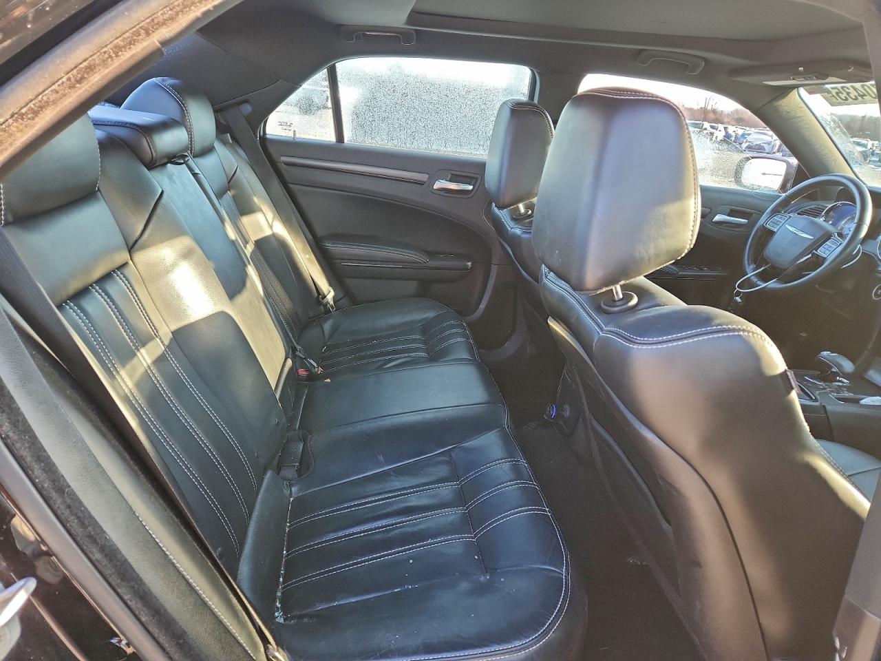 Chrysler 300 S Image 10