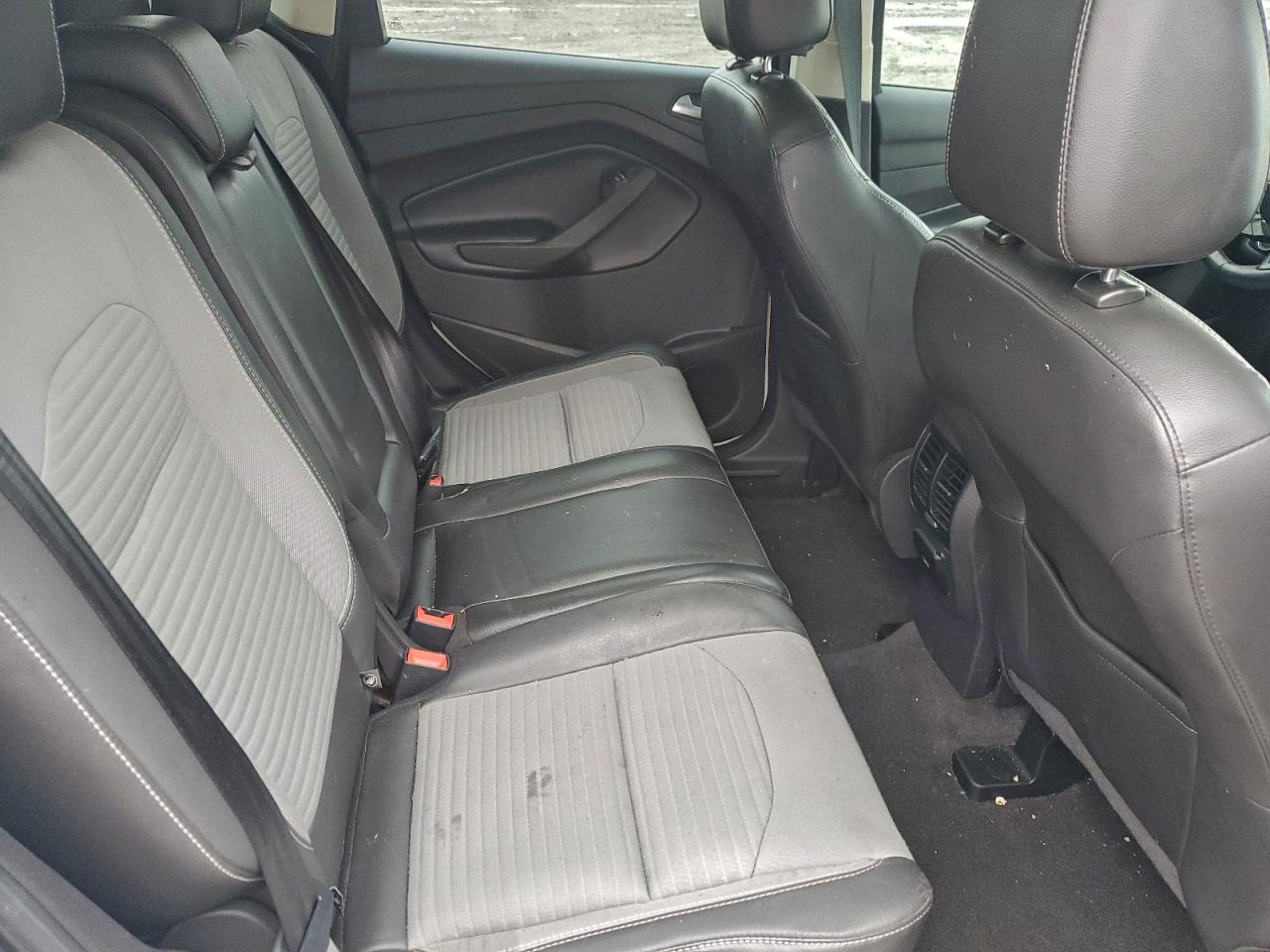 Ford Escape Titanium Image 12