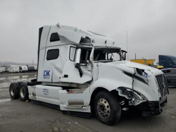  Salvage Volvo Vn