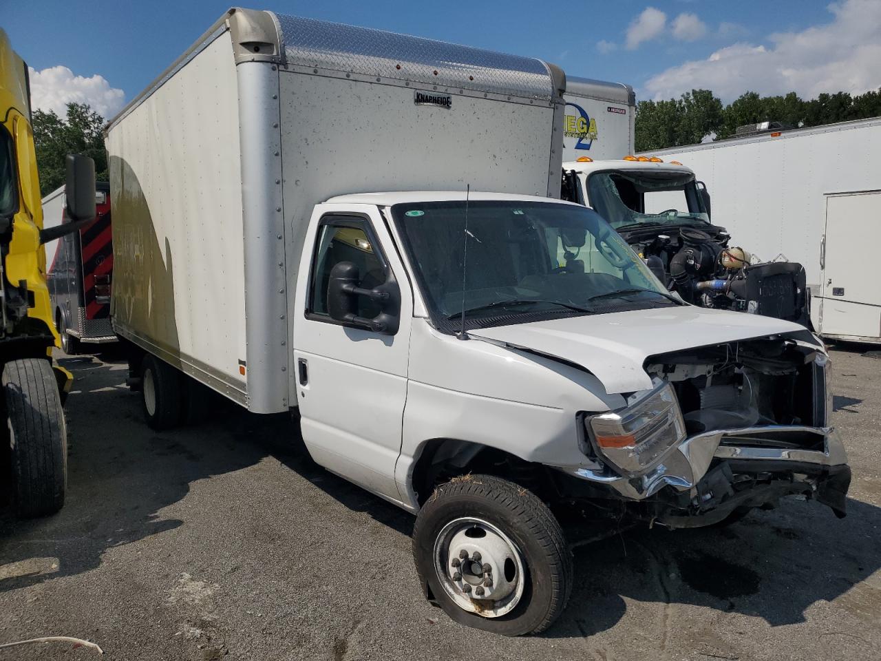 Ford Econoline E450 Super Duty Cutaway Van Image 8