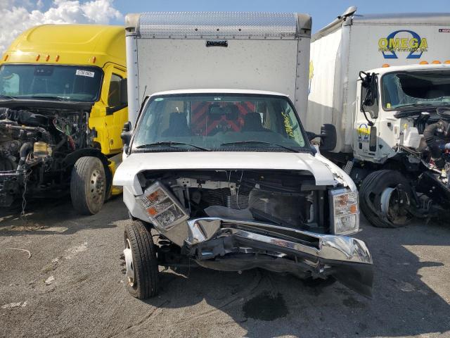 Ford Econoline E450 Super Duty Cutaway Van Image 6