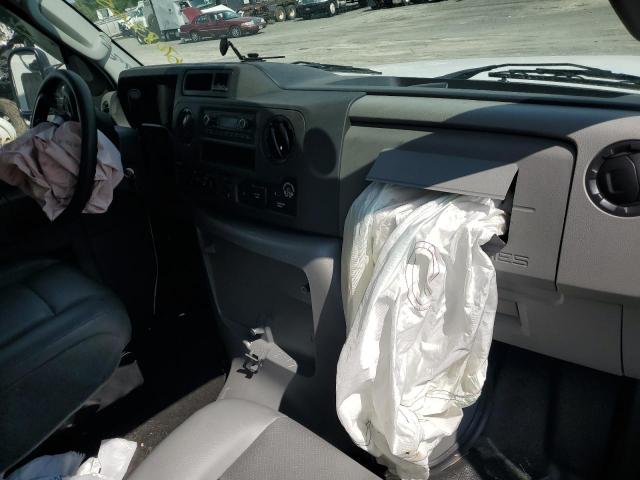 Ford Econoline E450 Super Duty Cutaway Van Image 11