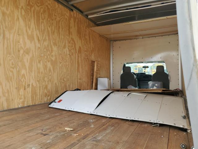 Ford Econoline E450 Super Duty Cutaway Van Image 12
