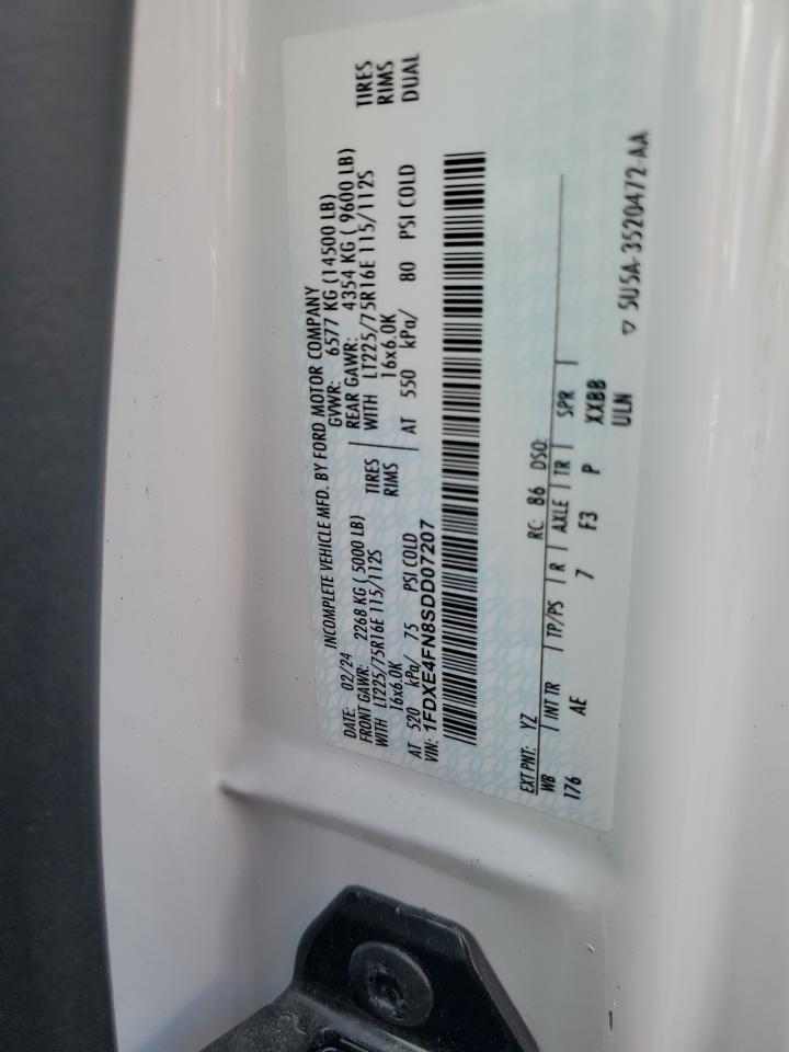 Ford Econoline E450 Super Duty Cutaway Van Image 4