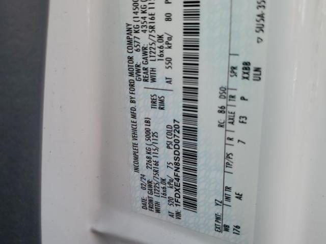 Ford Econoline E450 Super Duty Cutaway Van Image 4