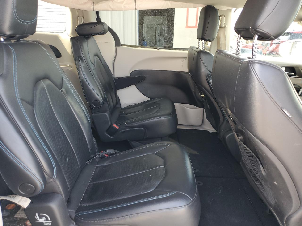 Chrysler Pacifica Touring L Image 11