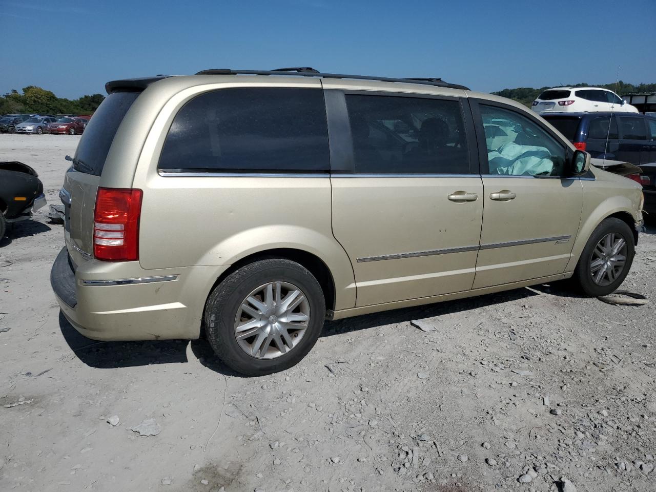 Chrysler Minivan Touring Image 5