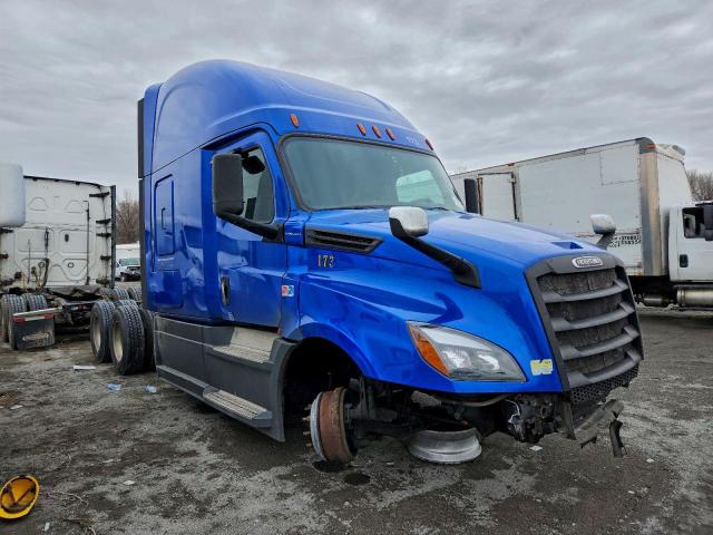  Salvage Freightliner Cascadia 1