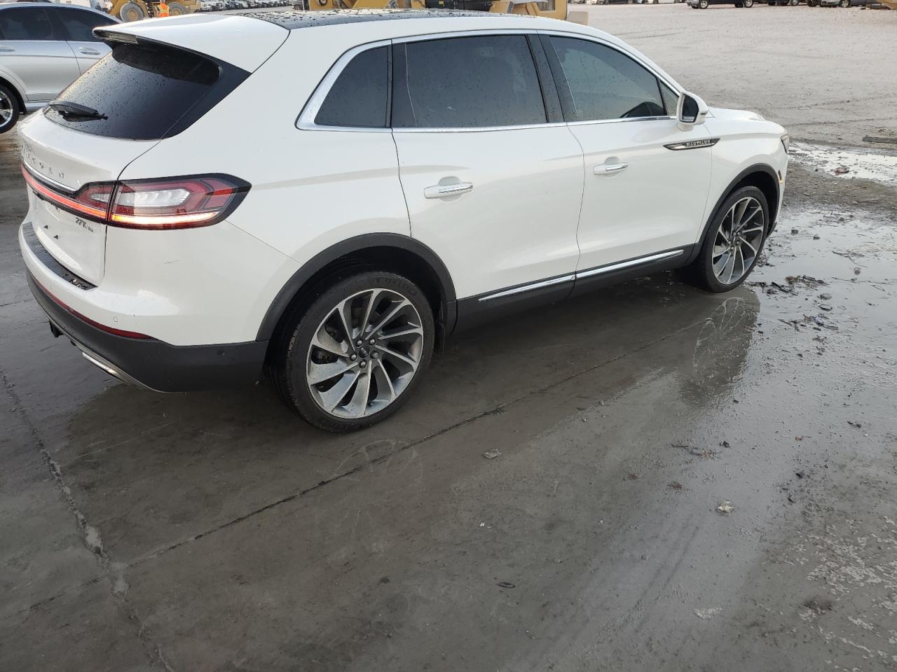 Lincoln Nautilus Reserve Image 9