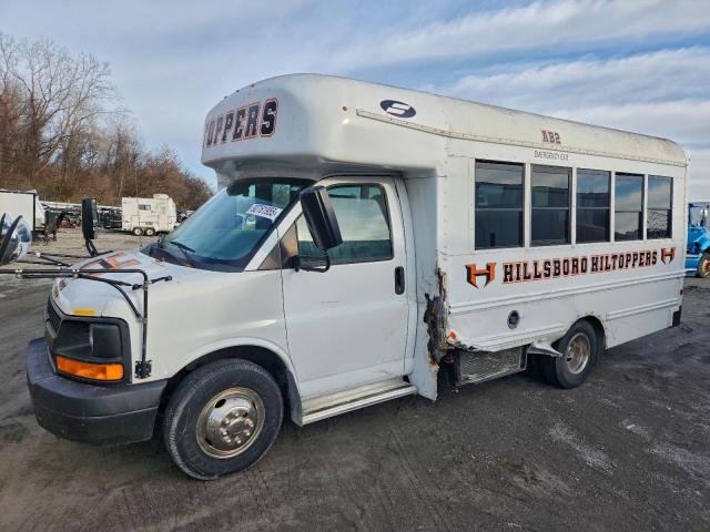 Chevrolet Express Image 4