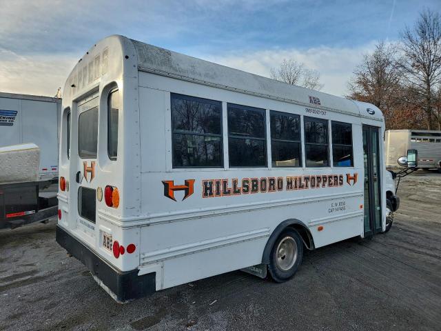 Chevrolet Express Image 10