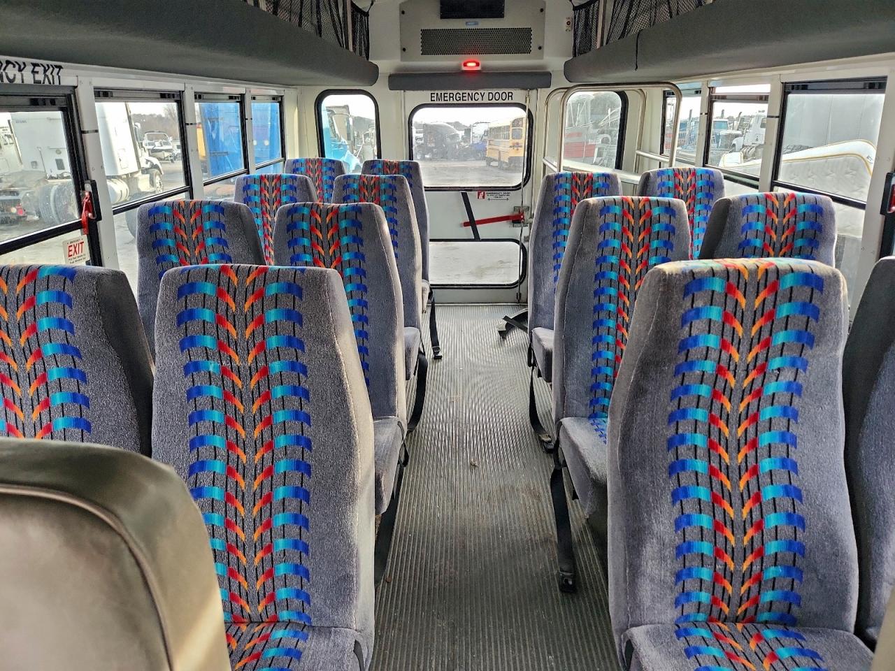 Chevrolet Express Image 8