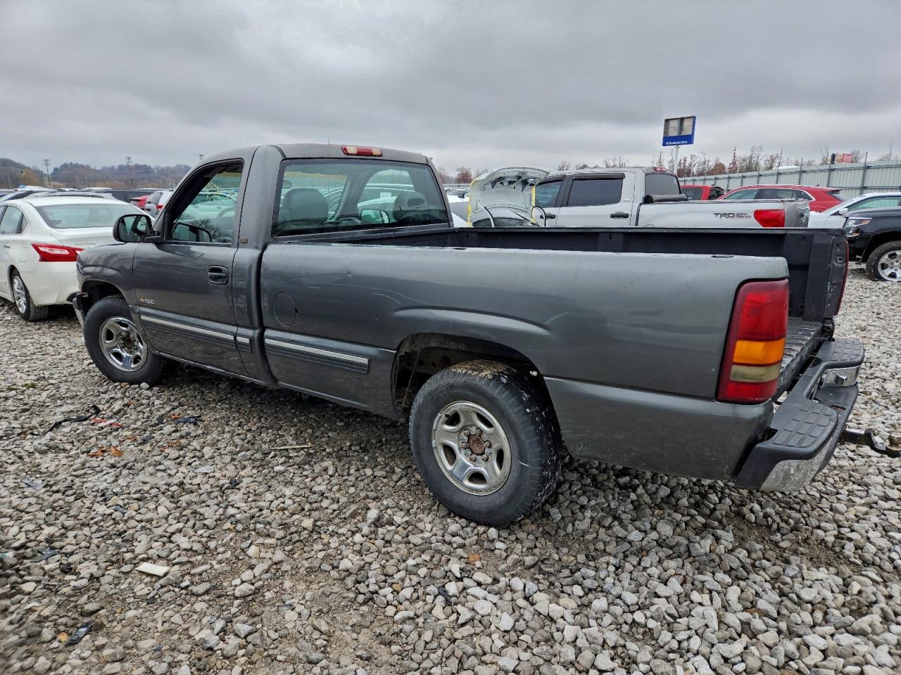Chevrolet Silverado C1500 Image 5
