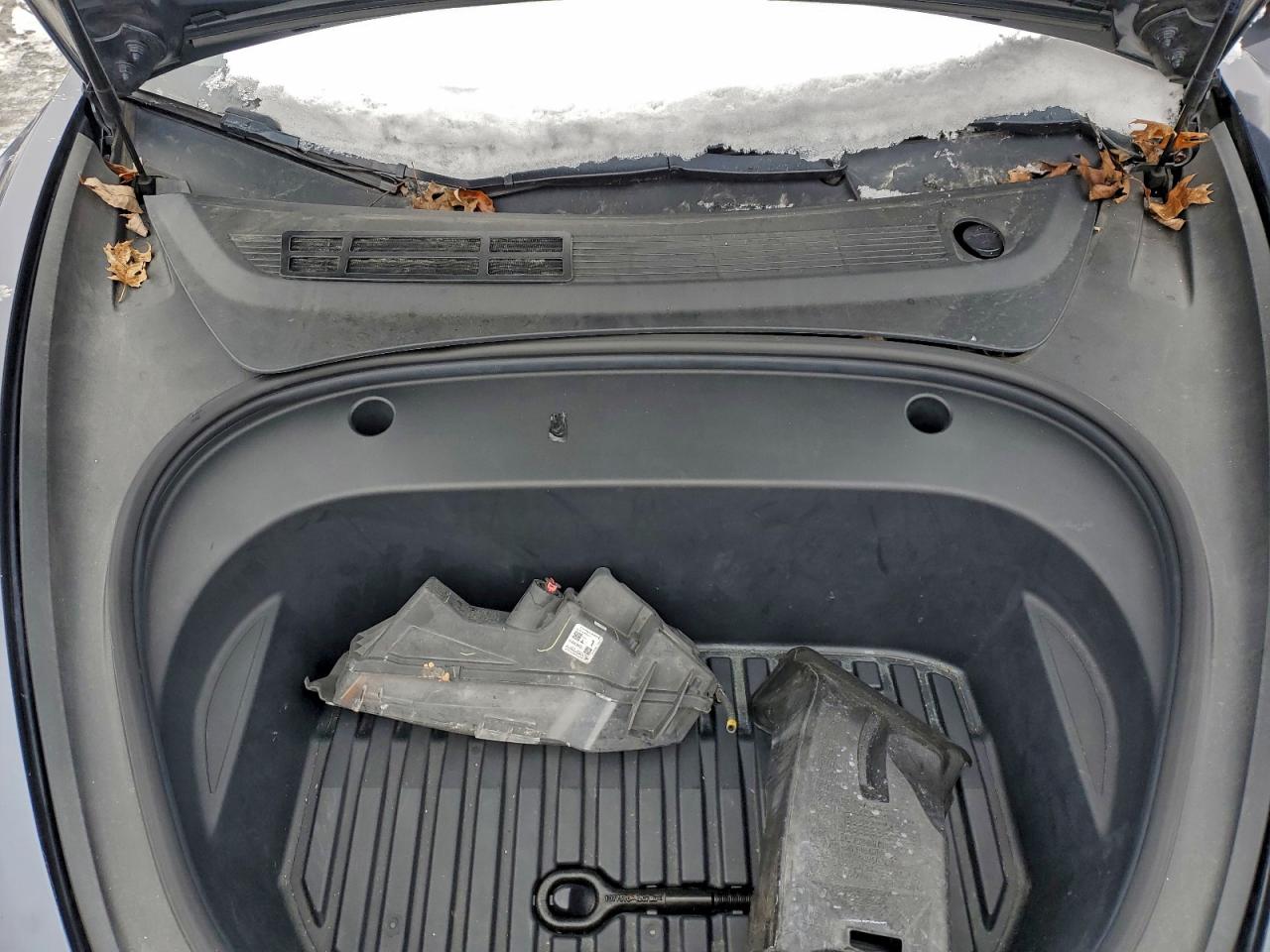 Tesla Model 3 Image 9