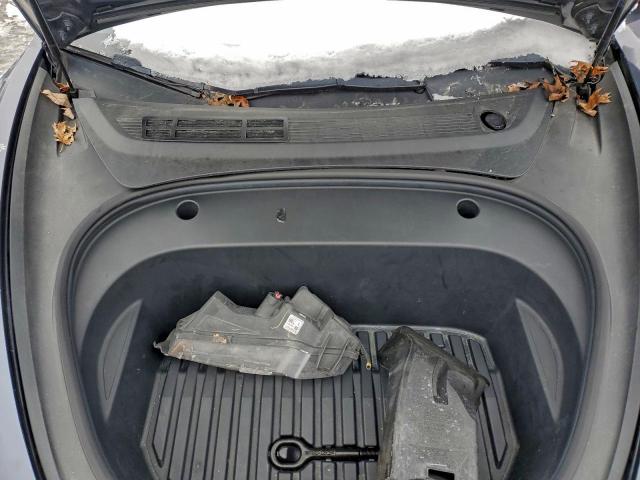 Tesla Model 3 Image 9