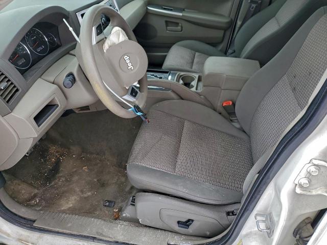 Jeep Grand Cherokee Laredo Image 8