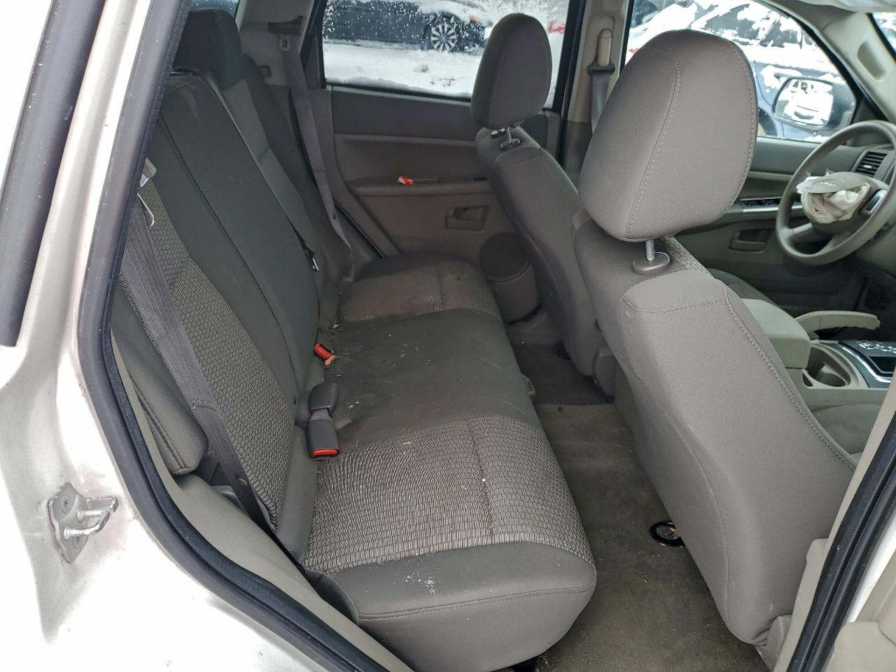 Jeep Grand Cherokee Laredo Image 3