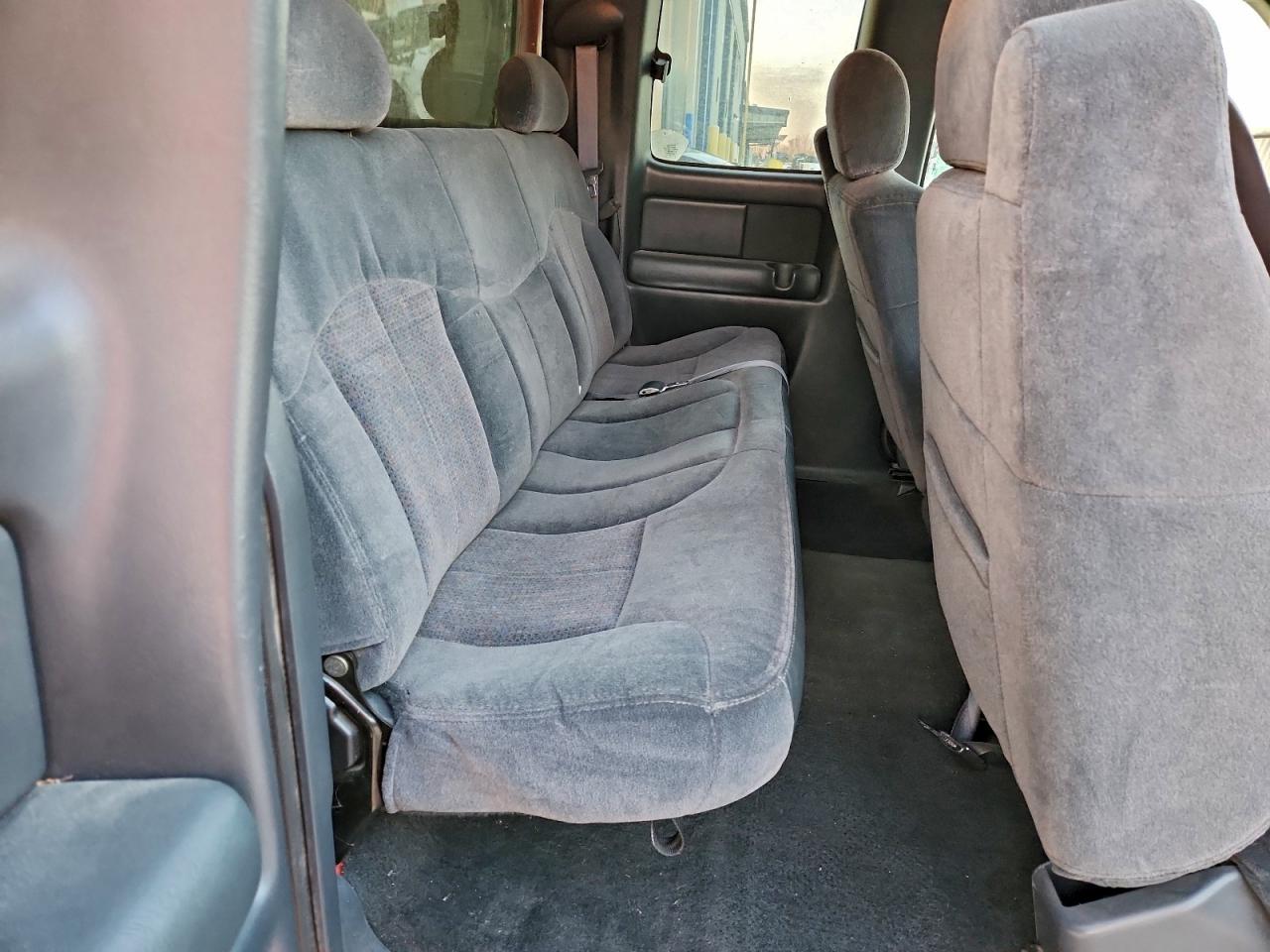 Chevrolet Silverado C1500 Image 11